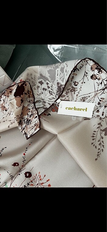 Beden Cacharel twil eşarp