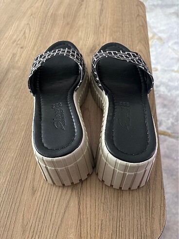 39 Beden 39 numara cok şık terlik