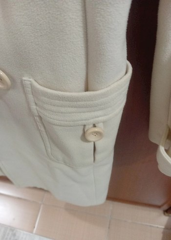 Düğmeli Beyaz Midi Kadın Kaban - Görsel 3