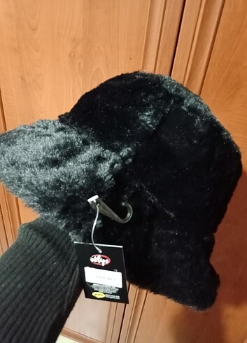 Kadın siyah şapka