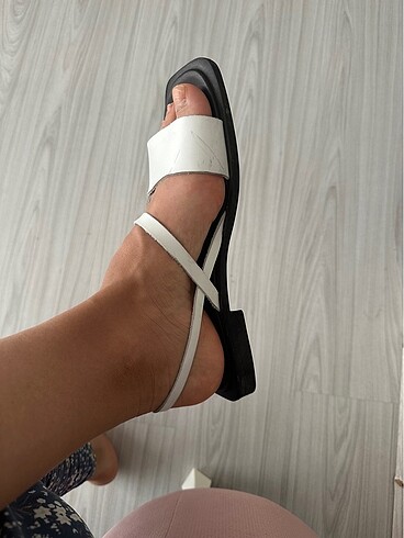 39 Beden beyaz Renk Deri sandalet