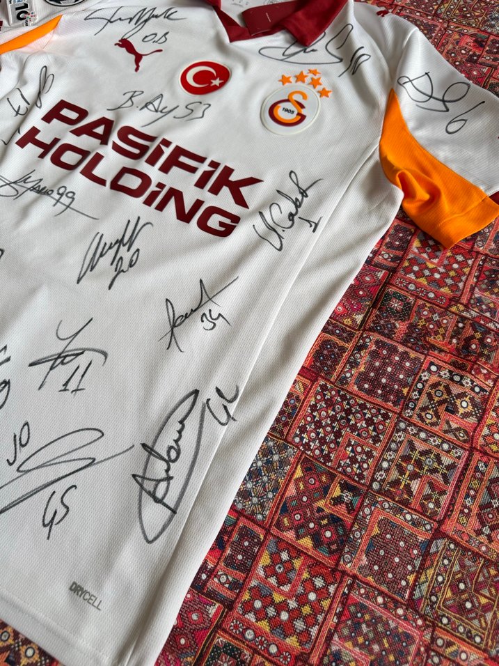 Şampiyonlar Ligi Patchli Galatasaray İmzalı Forması Beyaz Milli - Görsel 4