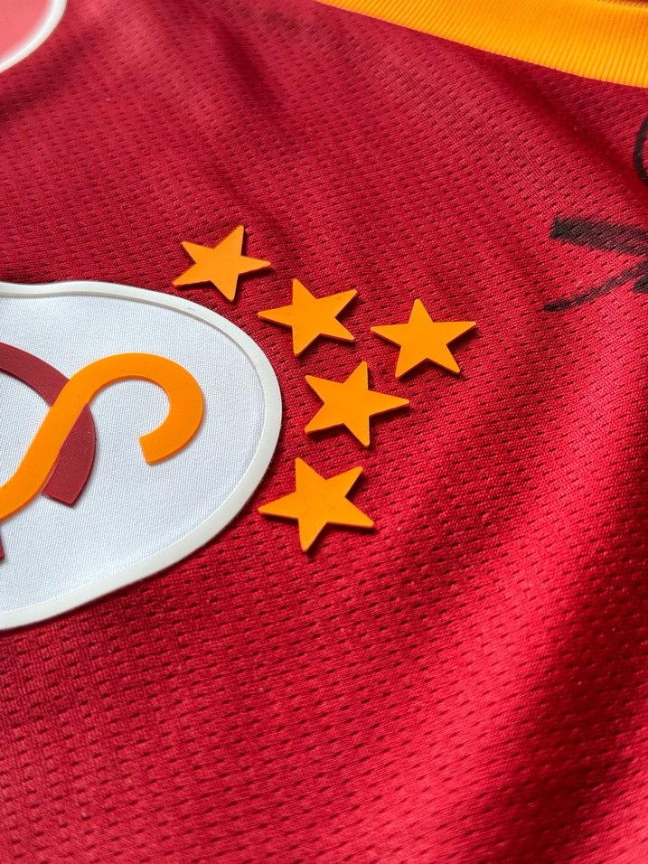 Galatasaray İmzalı Kırmızı Sarı Forması Şampiyonlar Ligi Patchli - Görsel 2