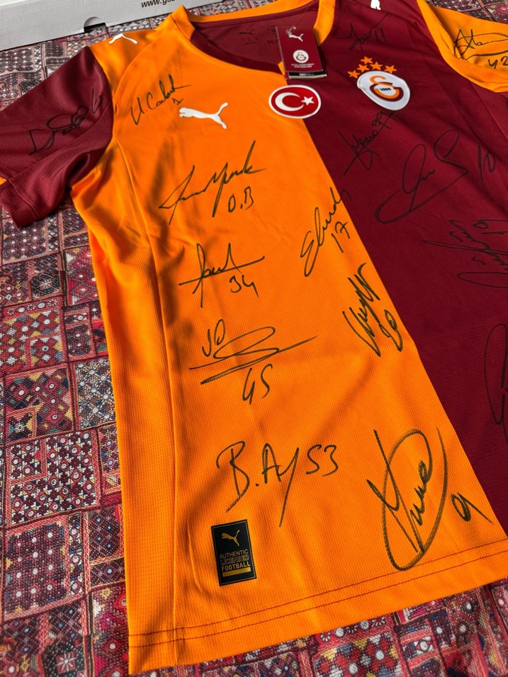 Galatasaray İmzalı Kırmızı Sarı Forması Şampiyonlar Ligi Patchli - Görsel 5