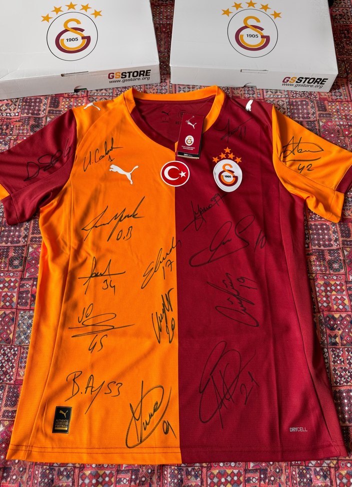 Galatasaray İmzalı Kırmızı Sarı Forması Şampiyonlar Ligi Patchli - Görsel 3
