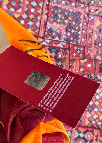 Orjinal Galatasaray İmzalı Kırmızı-Sarı Kısa Kollu Forması Türk - Görsel 8