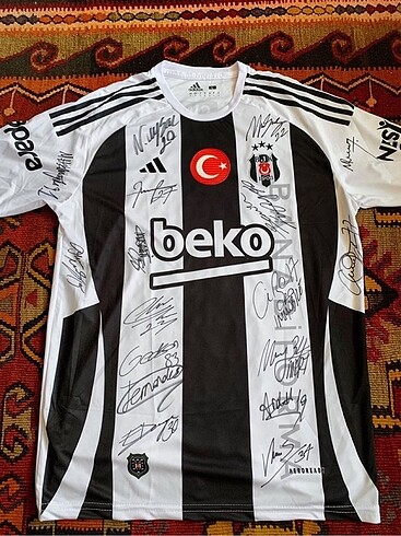 Beşiktaş Takım İmzalı İç Saha Forması Milli Türkiye Bayrak