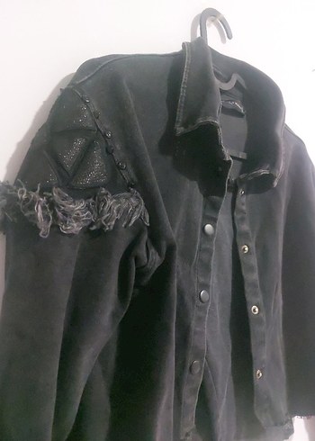 Siyah Düğmeli Kısa Kadın Kot Ceket - Görsel 3