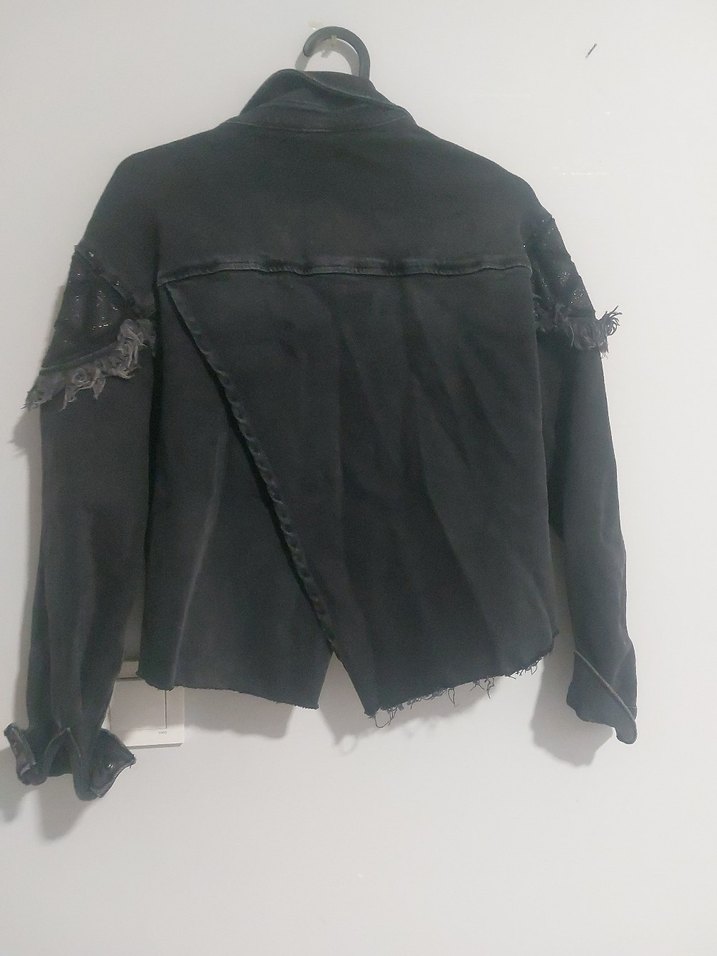 Siyah Düğmeli Kısa Kadın Kot Ceket - Görsel 4