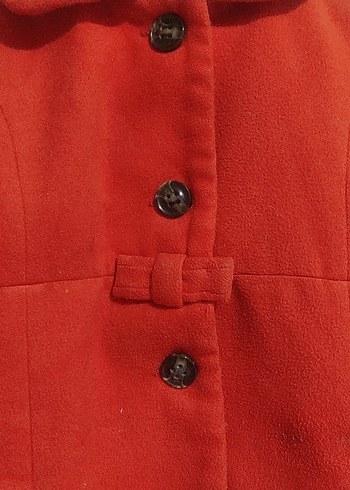 Kız Çocuk Kırmızı Düğmeli Kaban - Görsel 2