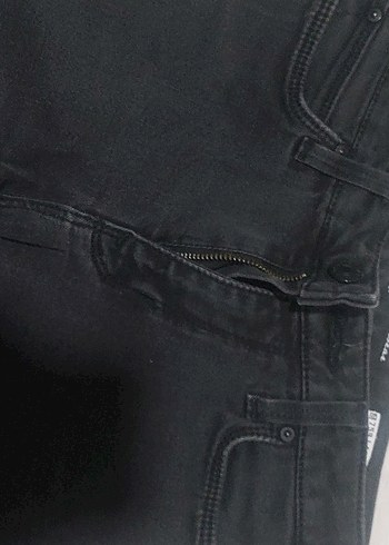 Yırtık Detaylı Siyah Kadın Midi Denim Pantolon - Görsel 3