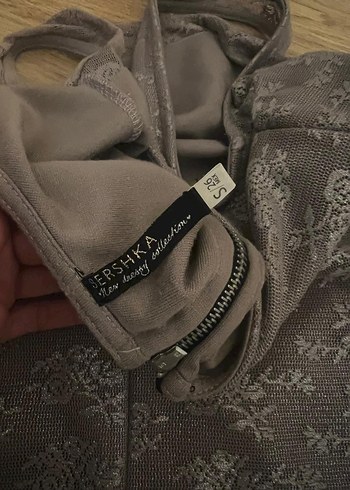 BERSHKA DANTEL VİZON ELBİSE - Görsel 3