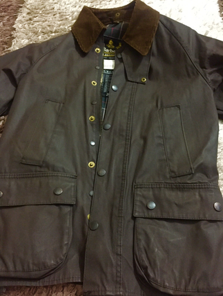 Barbour etiketli yepyeni 