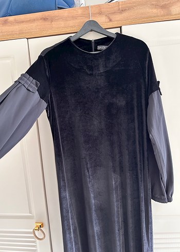 Siyah Uzun Kollu Zincir Detaylı Tesettür Elbise - Görsel 6