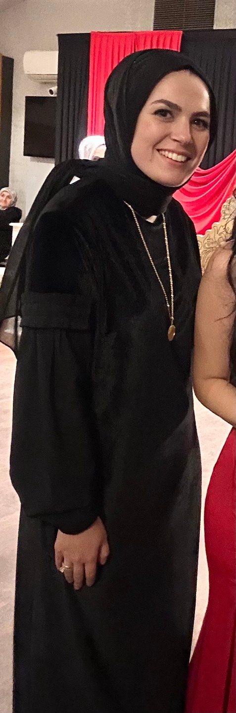 Siyah Uzun Kollu Zincir Detaylı Tesettür Elbise - Görsel 2