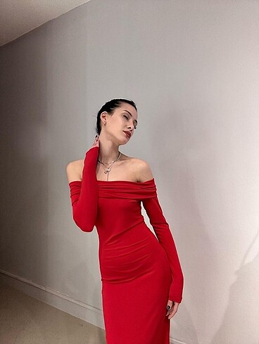 Zara madonna yaka kırmızı uzun elbise
