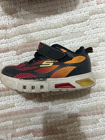 Skechers 24 numara spor ayakkabı ışıklı