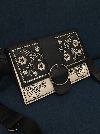 Stradivarius çantası