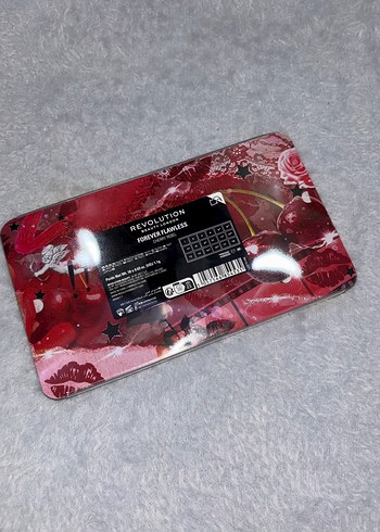 Revolution Cherry Rebel Far Paleti - Görsel 2