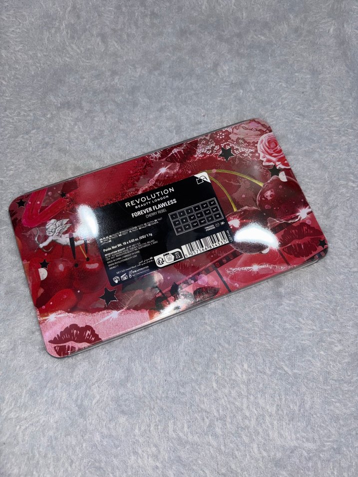 Revolution Cherry Rebel Far Paleti - Görsel 2