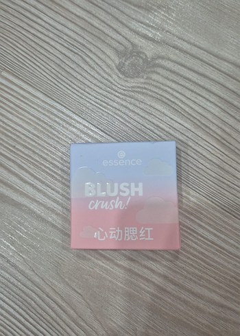 Essence Blush crush dawn cloud allık