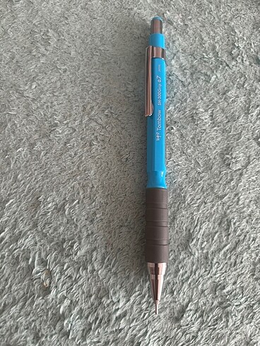 Tombow sh-300 grip uçlu kalem Birkaç defa kullandım/sorunu yoktu