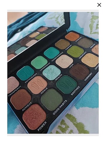 Beden Makeup Revolution Forever Flawless Aventurine Far Paleti