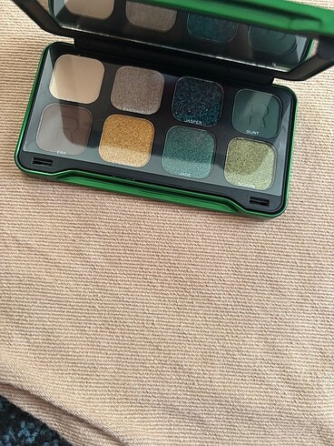 Revolution Makeup Revolution Forever Flawless Dynamic Everlasting Far Palet