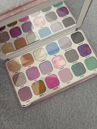 Revolution MAKEUP REVOLUTION Forever Flawless Dreamer