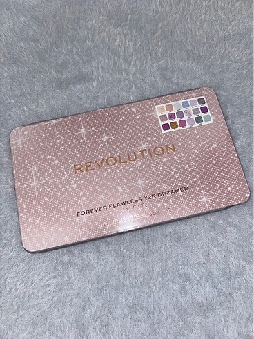 Beden MAKEUP REVOLUTION Forever Flawless Dreamer