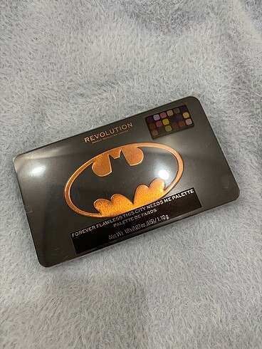 Makeup Revolution X Batman This City Needs Me Forever Flawless F