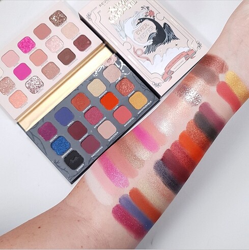 Revolution Makeup Revolution x The School Of Good & Evil Spell Book