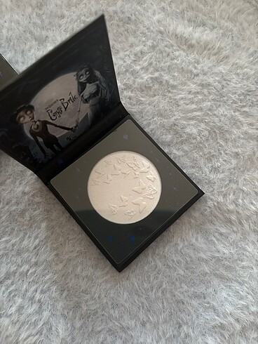 Beden Corpse Bride SHEGLAM Beaming Highlighter