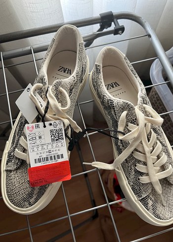 Zara Zara marka Gri Yılan Desenli Bağcıklı Kadın Spor Ayakkabı