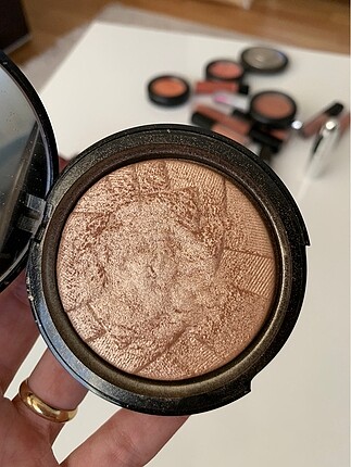 Anastasia highlighter