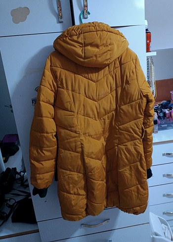 Sarı Kapüşonlu Uzun Kışlık Kadın Mont - Görsel 3