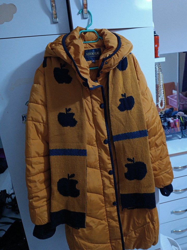 Sarı Kapüşonlu Uzun Kışlık Kadın Mont - Görsel 2