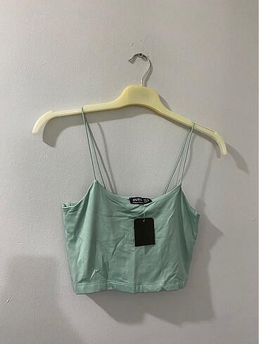 Su yeşili askılı crop