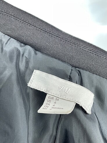 34 Beden siyah Renk H&M Blazer %70 İndirimli.