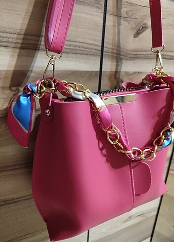 Pembe Çanta