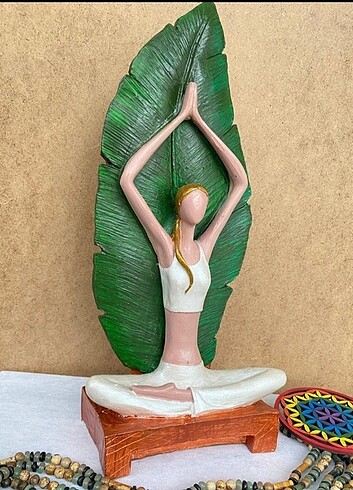 Diğer Yoga yapan kız heykeli