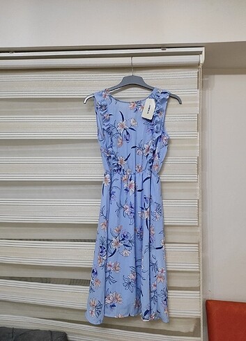 Xl yazıyor fakat beli lastikli olduğu için m bedenede uyuyor