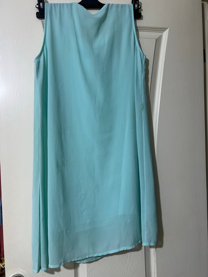 Zincir Detaylı Turkuaz Elbise - Görsel 2