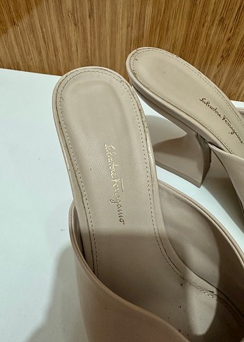 37 Beden Salvatore Ferragamo Dolgu Topuklu Kadın Terlik