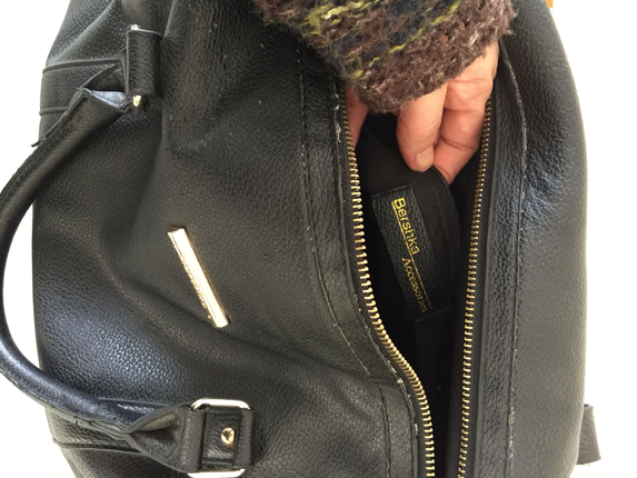 Bershka Siyah kol çantası