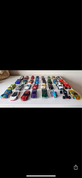  32 adet hot wheels araba