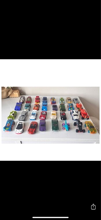  Beden Renk 32 adet hot wheels araba