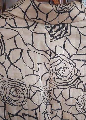 Düğmeli Bej Çiçek Desenli Kadın Ceket - Görsel 4