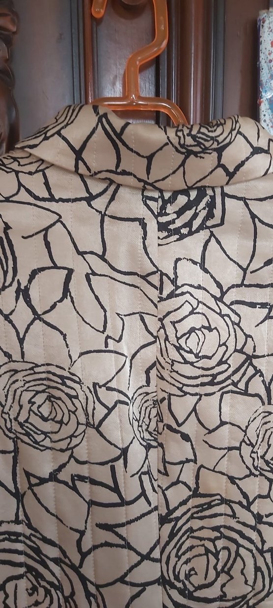 Düğmeli Bej Çiçek Desenli  Kadın Ceket - Görsel 4