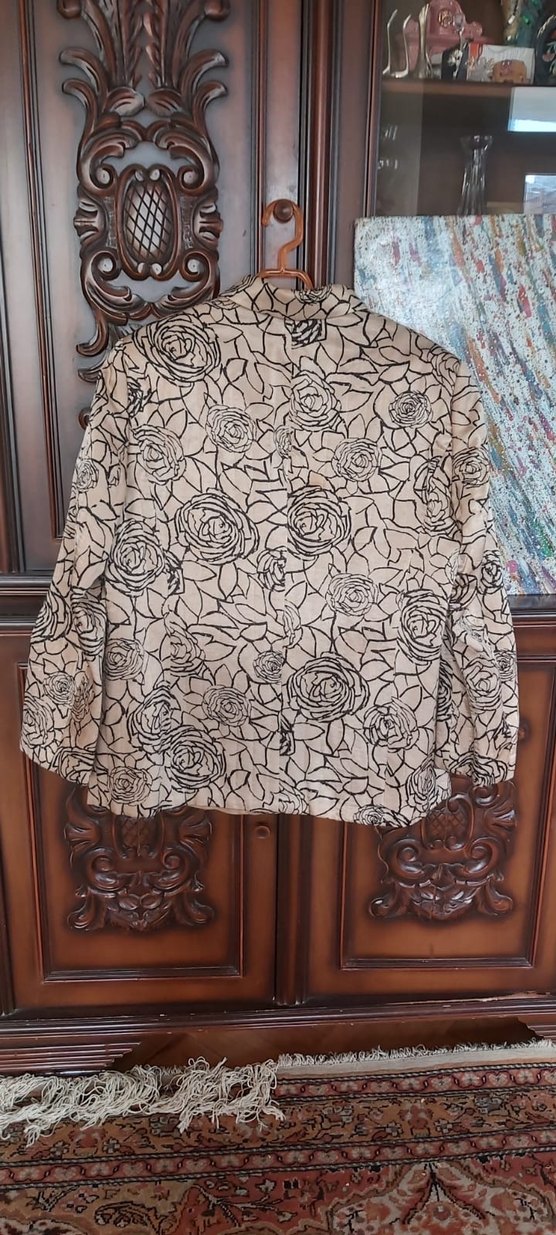 Düğmeli Bej Çiçek Desenli  Kadın Ceket - Görsel 2